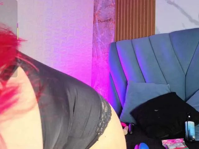 angel-red from BongaCams