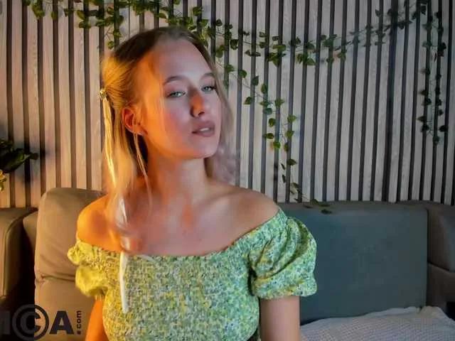 Join Casey-Sweeet, she wants to masturbate for you Casey-Sweeet from BongaCams