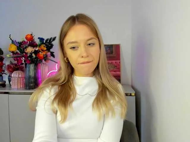 Slutty CindyGlam wants you to fuck her body now CindyGlam from BongaCams