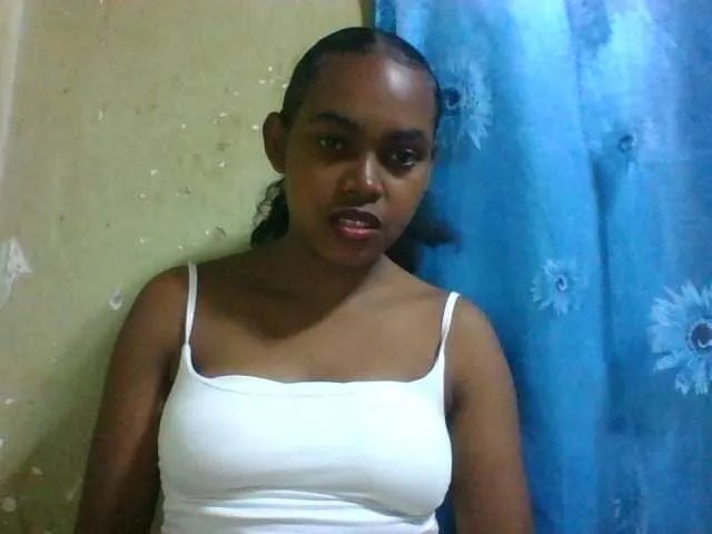 Elinah from BongaCams