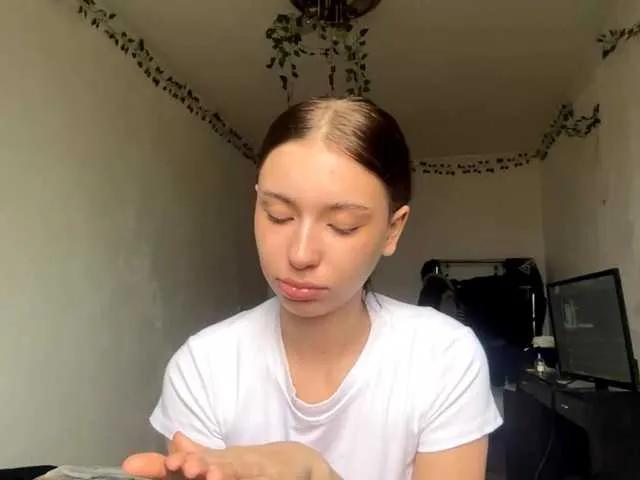 Checkout EvonneHeally, she wants to masturbate for you EvonneHeally from BongaCams