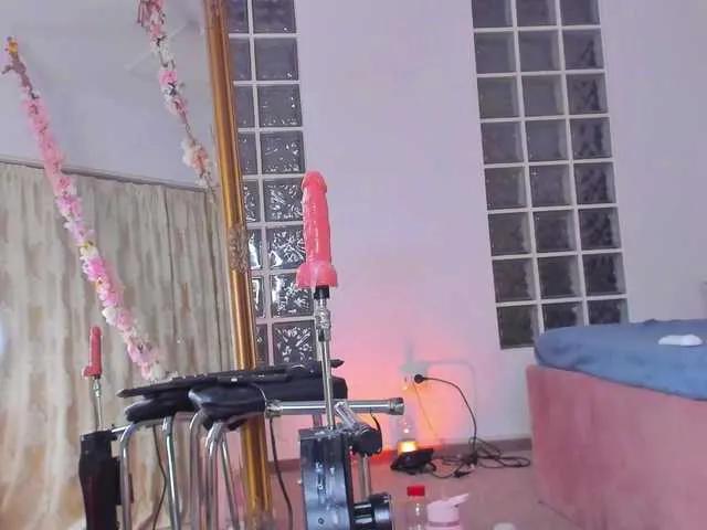 Discover sweet stripper JassyeJoy JassyeJoy from BongaCams