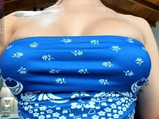 Discover KatieNolanX, she wants to masturbate for you KatieNolanX from BongaCams