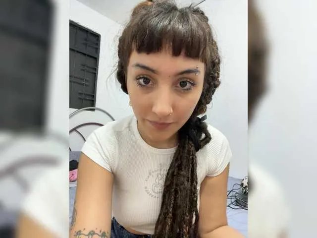 KayLov from BongaCams