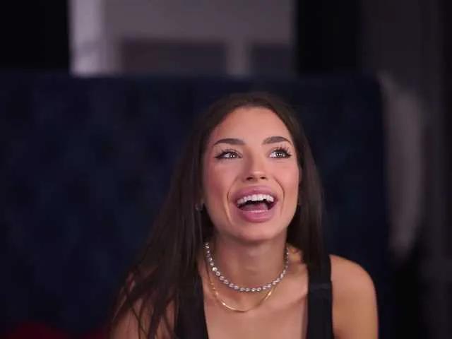 LalaRoze from BongaCams