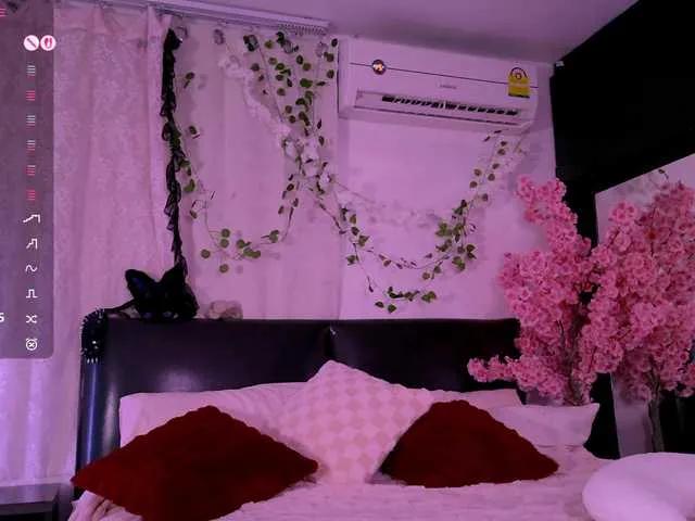 Checkout Leinbone, she wants to masturbate for you Leinbone from BongaCams