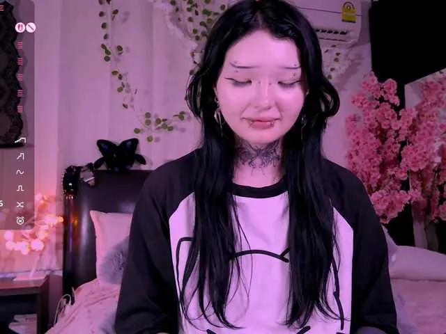 Checkout Leinbone, she wants to masturbate for you Leinbone from BongaCams