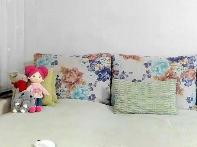 Lisa1225 from BongaCams