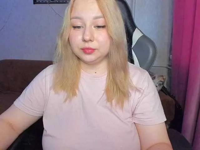 Checkout MilkaFoxy, she wants to masturbate for you MilkaFoxy from BongaCams