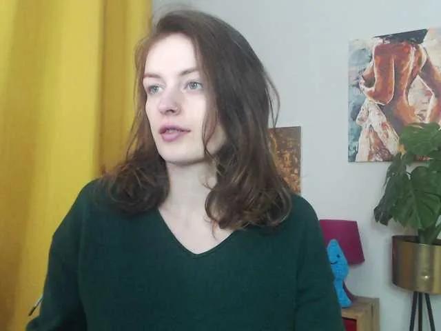 NadineGold from BongaCams