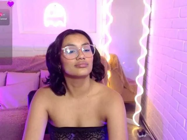 PEACHY-TAY from BongaCams