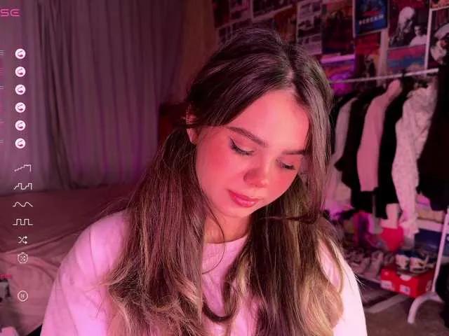 Admire hot model PinkiRay PinkiRay from BongaCams