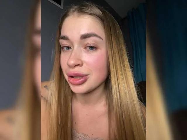 PrettyLion999 from BongaCams