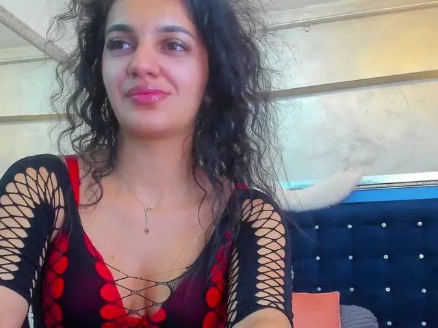 YasmineDelight from BongaCams