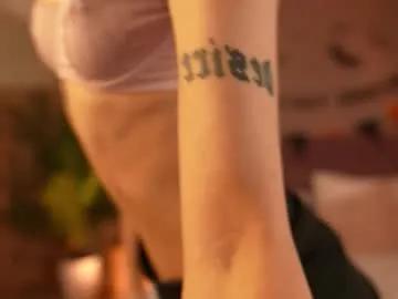 adoracortes from Chaturbate