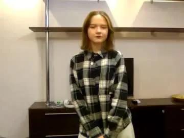 Explore 18 years old clementinaaures from Chaturbate clementinaaures from Chaturbate