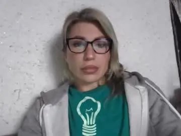 fox_red_lady7 from Chaturbate