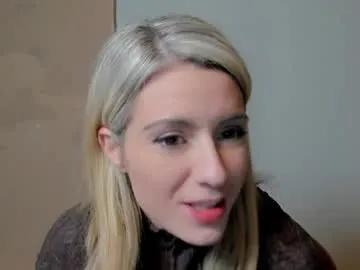 Join amazing camwhore Kimilee22 kimilee22 from Chaturbate