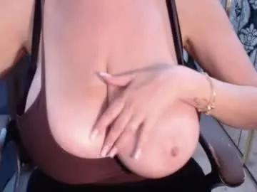 Explore Chaturbate's Nicky_38hhugetits nicky_38hhugetits from Chaturbate