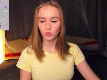 Watch 19 years old trinahillier from Chaturbate trinahillier from Chaturbate