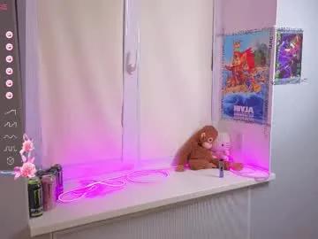 yung_leana from Chaturbate