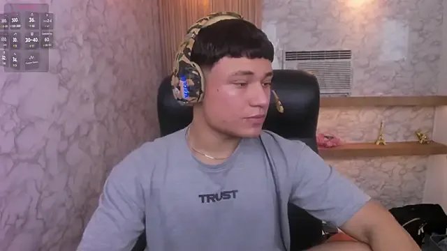 AndrewPeach_ from StripChat