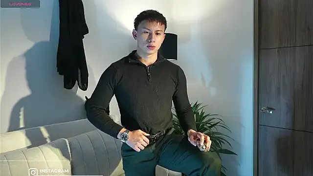 DeusbelliS from StripChat