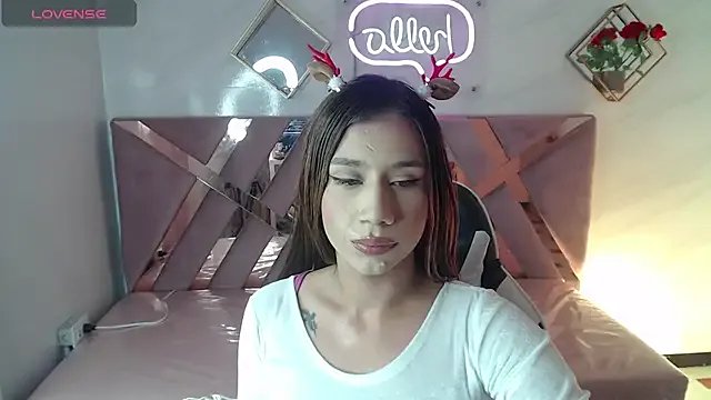 Evy_Luxx_v from StripChat