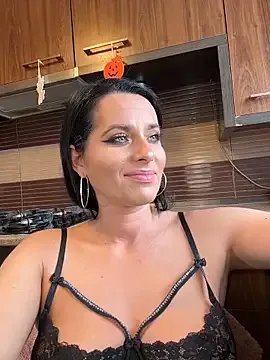 Hotmomcheckk_ from StripChat