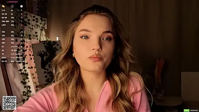 JulieLupo from StripChat