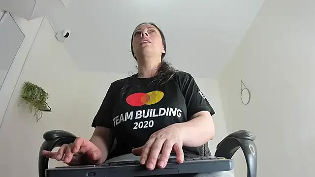 Join Katia_gh, she wants to masturbate for you Katia_gh from StripChat