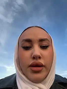 KiraSunshine from StripChat