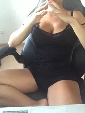 LARACRUZ30 from StripChat