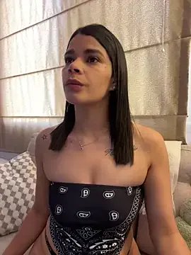 Leah_Honey26 from StripChat