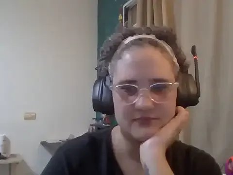 lolalicious_7583 from StripChat