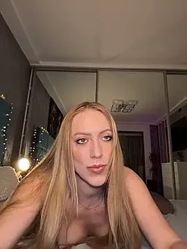 LunaAlya from StripChat