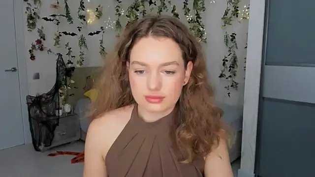 MiracleCurly from StripChat