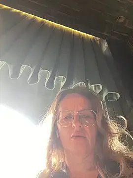 mommy_nadin from StripChat