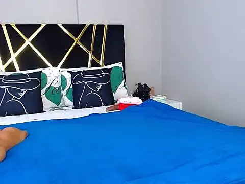 NaughtyVixen25 from StripChat