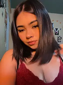 pinkybombon from StripChat