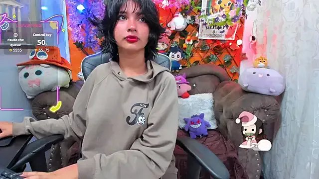 ravenn_20 from StripChat