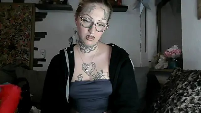 RoxxyInk from StripChat