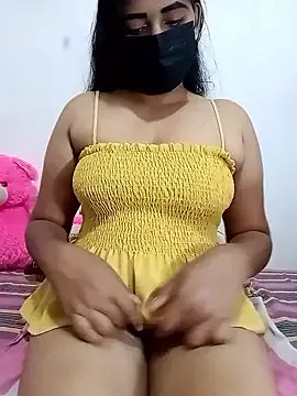 SLZAARA from StripChat