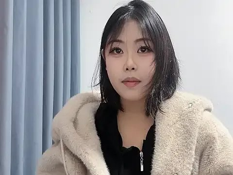 smalldaisy from StripChat