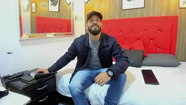 Thiagogomez from StripChat