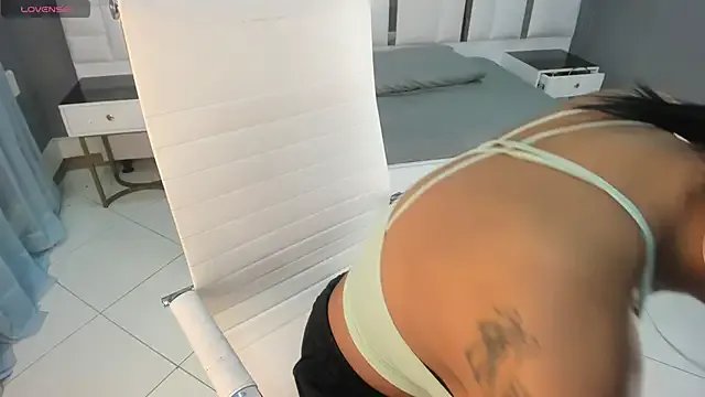 tinaqueen_noa from StripChat