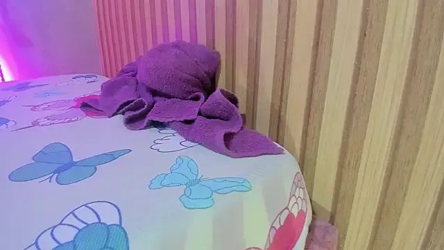 violet_taylor_ from StripChat